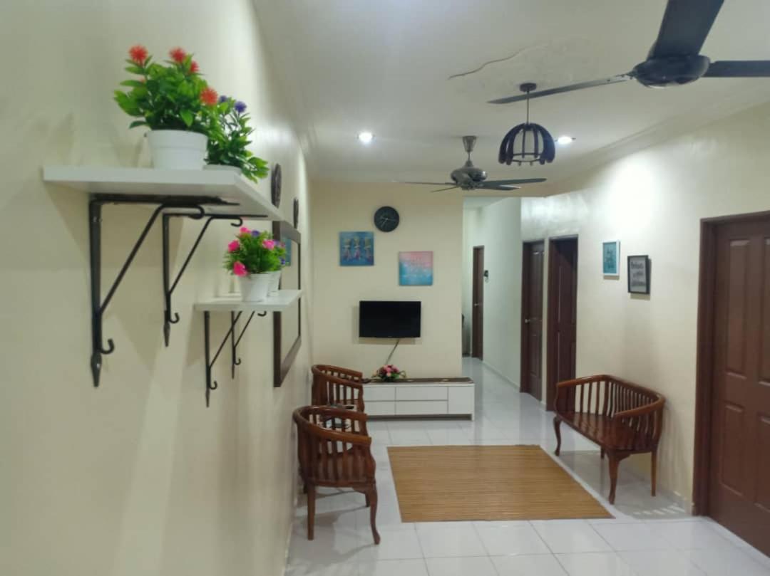 Kh Homestay Comfy N Calm Seri Manjung Exterior foto